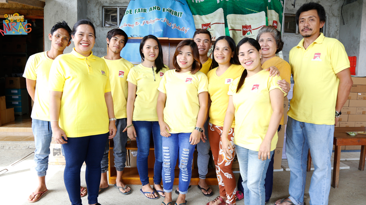 Group shot of Mira’s Turmeric Products employees
