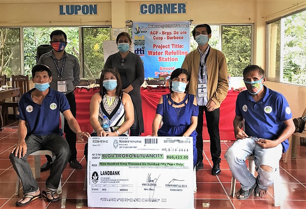 Representatives from DARBECO, DTI, and DOLE pose for a smile during the check turnover last September 4, 2020.