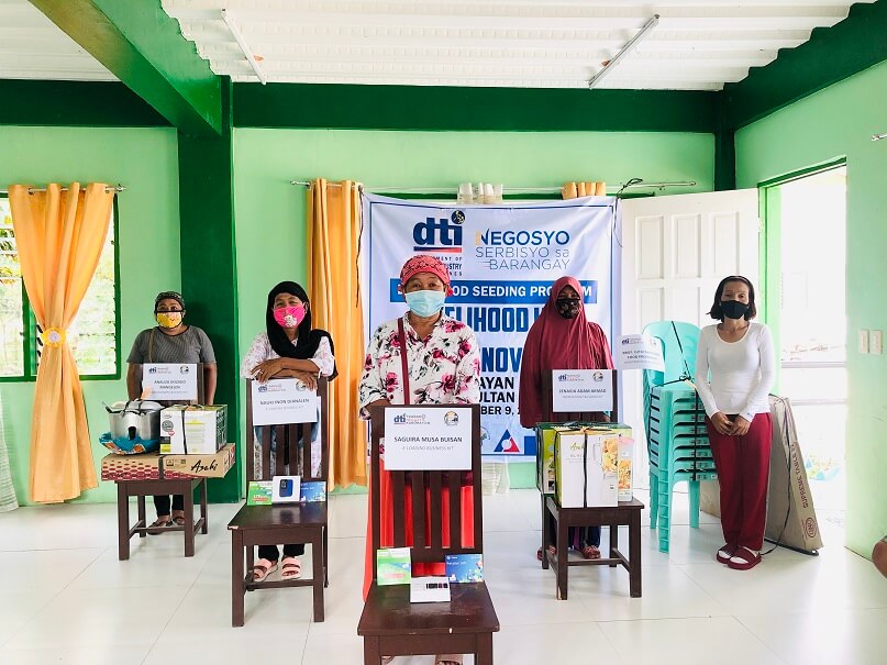 Beneficiaries of livilihood kits handed by the DTI Region 12