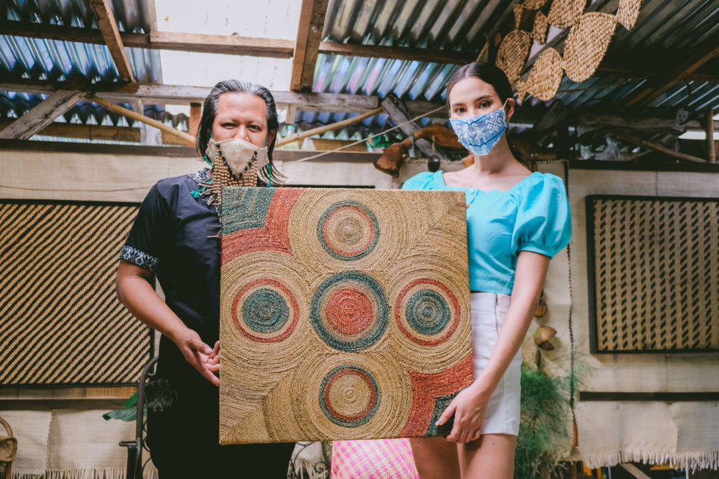 Catriona Gray holding a water hyacinth artwork