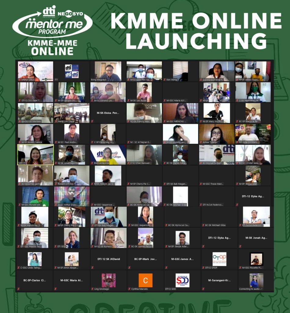 Crowd shot of mentees and DTI employees