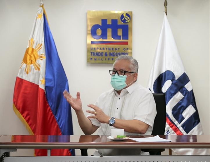 Photo of the Department of Trade and Industry Ramon M. Lopez discussing