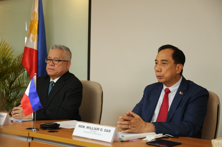 DTI Secretary Ramon M. Lopez sits alongside DA Secretary William Dar while they lead talks on fishery subsidies