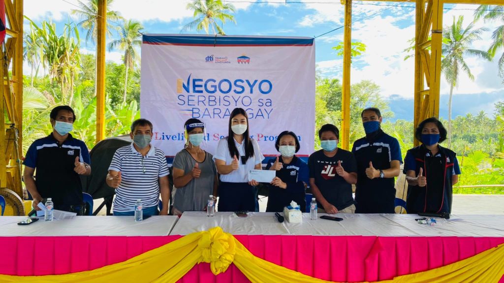 in photo: DTI-4A Regional Director Marilou Q. Toledo, DTI-Laguna Provincial Director Clarke S. Nebrao, Senior Board Member Jam Agarao, Luisiana Vice-Mayor Armando Taguilaso, and ABC President Isabelita Rivera