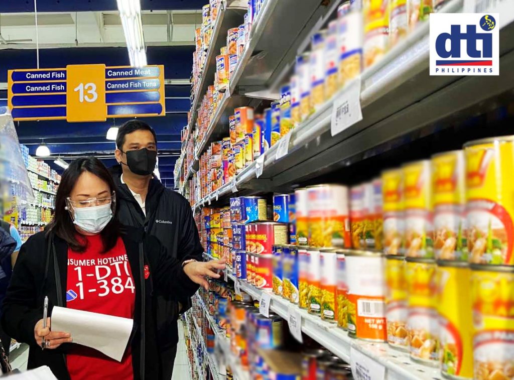 Usec. Ruth B. Castelo inspecting goods in the grocery