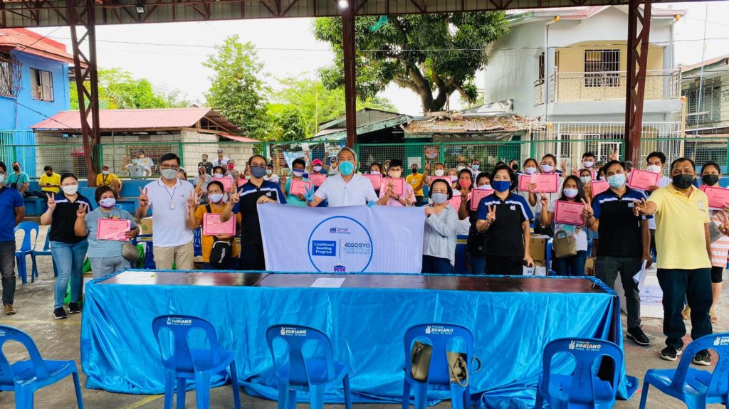 in photo: DTI-IVA Regional Director Marilou Q. Toledo, DTI-Laguna Provincial Director Clarke S. Nebrao, LGU-Pakil Mayor Hon. Vincent L. Soriano, Pakil Municipal Administrator Ronald James V. Hidalgo, Pakil Councilor Hon. Joy Maray and Pakil ABC Chair Hon. Elmer Estalero together with the LSP-NSB livelihood kits beneficiaries