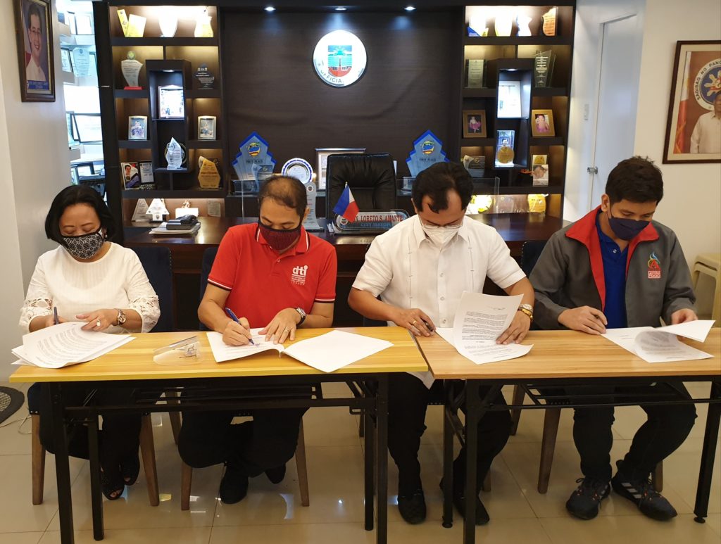 in photo: DTI Laguna Provincial Director Clarke S. Nebrao, City Mayor Hon. Loreto S. Amante, Association of Laguna Food Processors Inc. (ALAFOP) Chairman Jerry S. Urriquia Jr., and DTI 4-A Regional Director Marilou Q. Toledo signing the Memorandum of Agreement