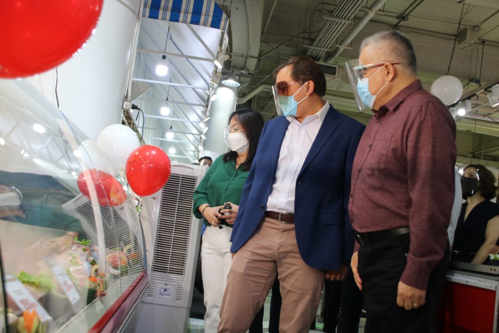 DTI Secretary Lopez, DTI-CPG Undersecretary Atty. Castelo, and Metro Retail Stores Group Inc. President and COO Alberto inspecting the meat section now with prices under PRD.
