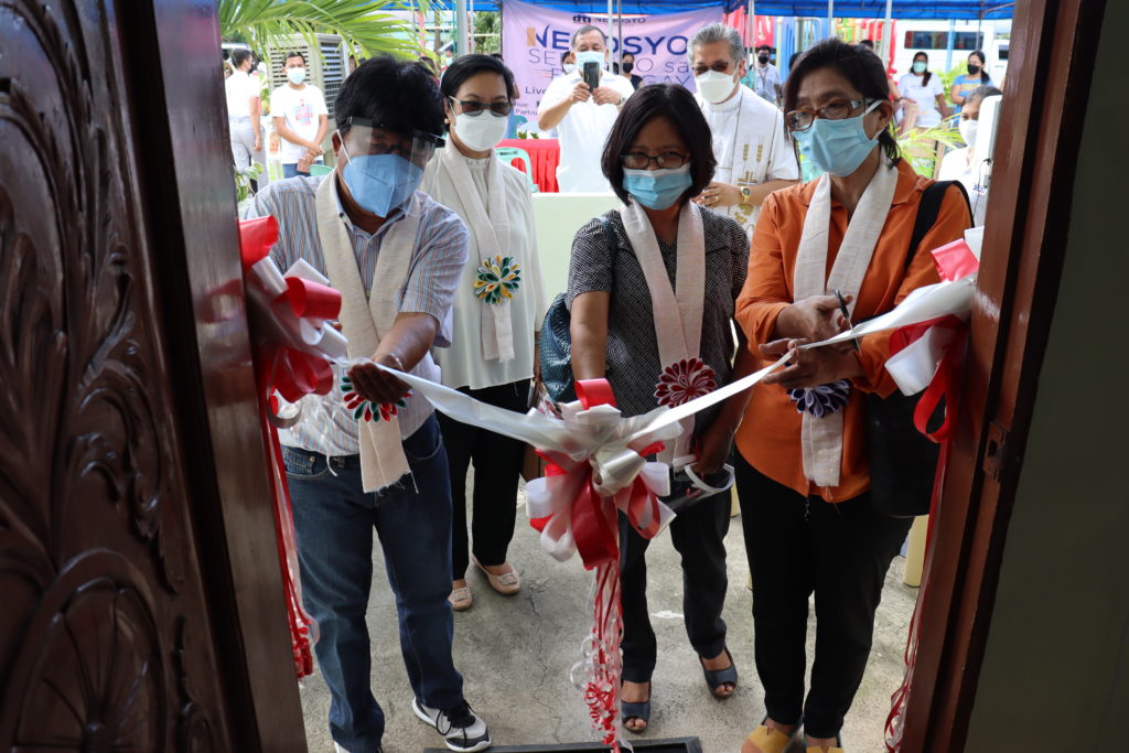 Ribbon cutting of the new Negosyo Center