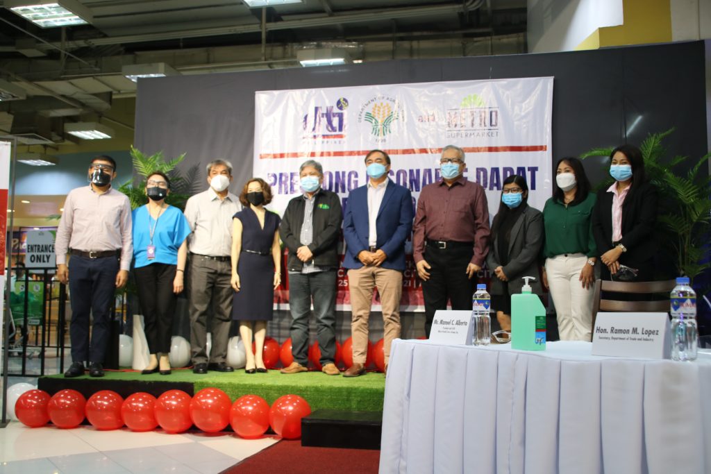 Officials from DTI, DA, and Metro Retail Stores Group Inc. in the PRDP launching