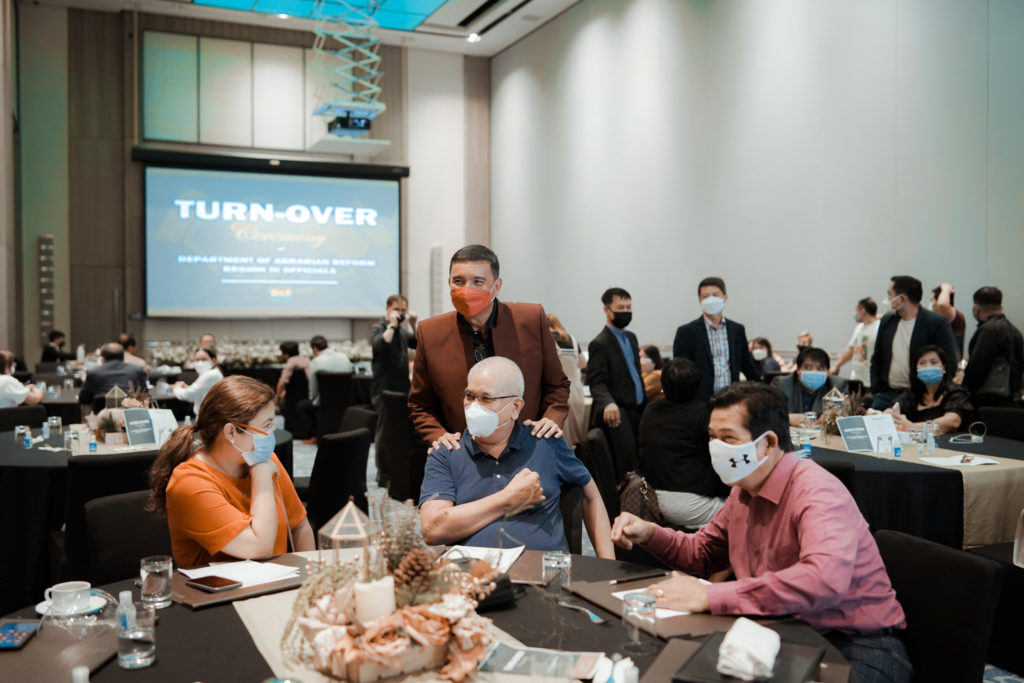 Photo Source: Department of Agrarian Reform. In photo (L-R): PARC Secretariat Director Belle Estrada, DAR Secretary Bernie Cruz, DAR Region 3 Regional Director James Arsenio O. Ponce, CESO III, and DTI MIMAROPA Regional Director Joel Valera, CESO II.