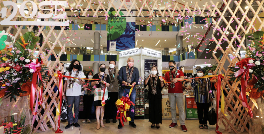 Ribbon cutting during the Yaman Dose Launching