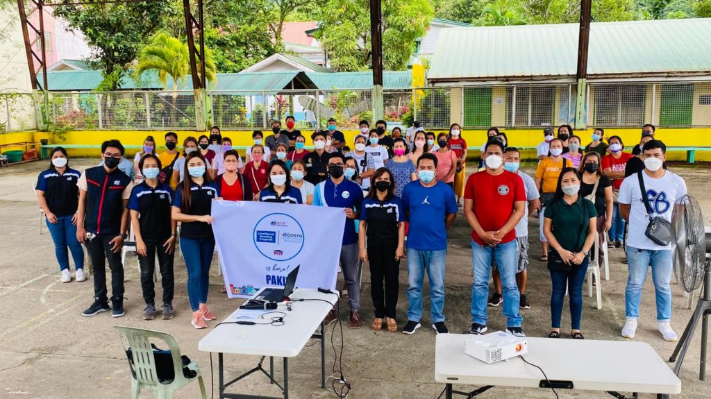 DTI Laguna together with the LSP-NSB beneficiaries in a Group Photo
