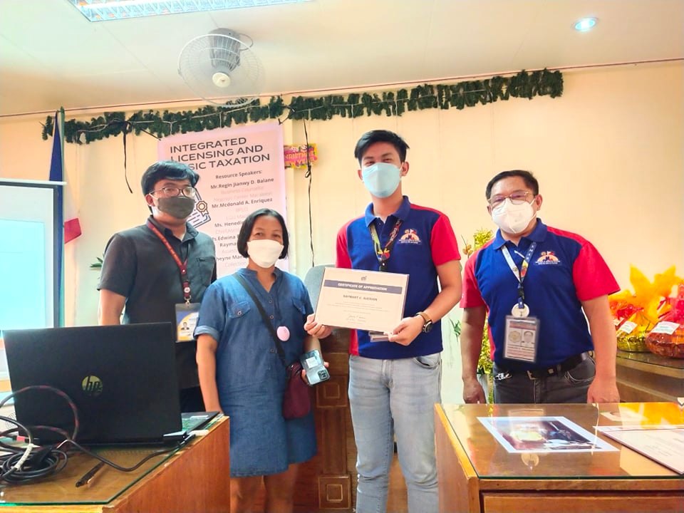 Group Photo of DTI Quezon, Macalelon and BIR RDO No. 061 South Quezon