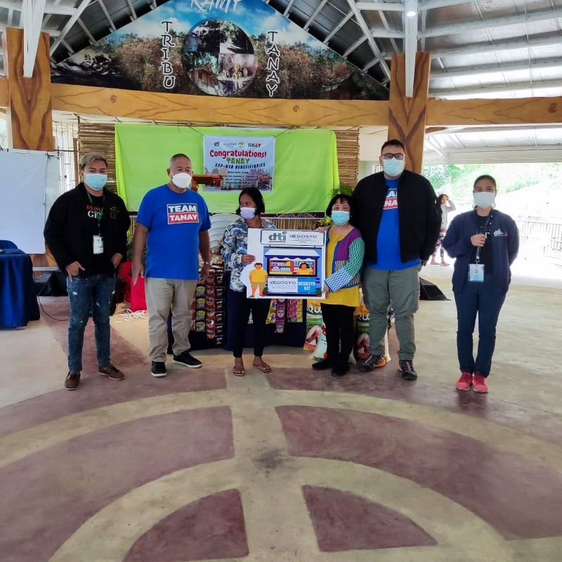 Photo shows one of the 55 sari-sari store owners who received livelihood kits from the Department of Trade and Industry (DTI) Rizal. From L-R: Mr. Aryan F. Llamasares, Business Counselor Negosyo Center Tanay (SAMPALOC), Vice-mayor Rafael A. Tanjuatco. From R-L: Ms. Sharon F. Dioco, DTI Rizal BDD Chief, Mayor Rex Manuel A. Tanjuatco, Ms. Marilou Q. Toledo, RD DTI-4A.