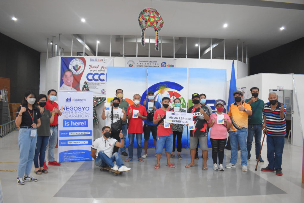 Group photo of the beneficiaries of negosyo kits in Dolores, Quezon