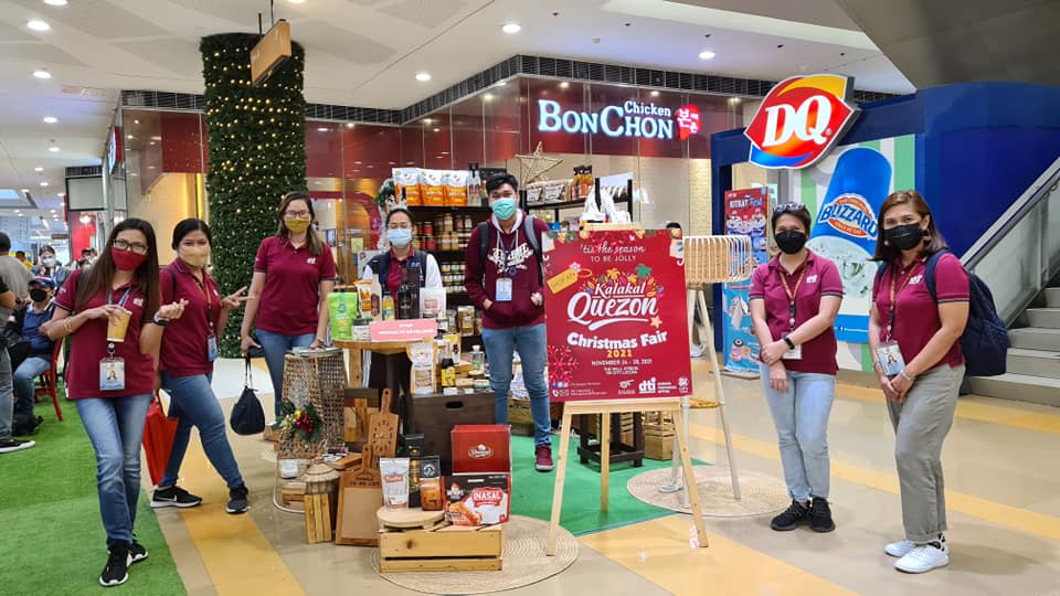in photo: Kalakal Quezon Christmas Fair 2021 ogranizers from DTI Quezon