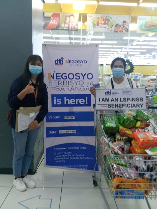 BC Meranel with the other beneficiaries with their Negosyo Kits