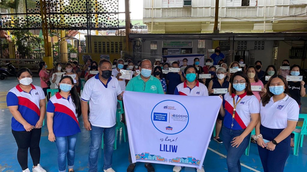 Group photo of the attendees of LSP-NSB awarding of livelihood kits in Liliw, Laguna