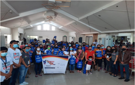 Group photo: DTI Rizal together with PPG beneficiaries in Rodriguez, RIzal