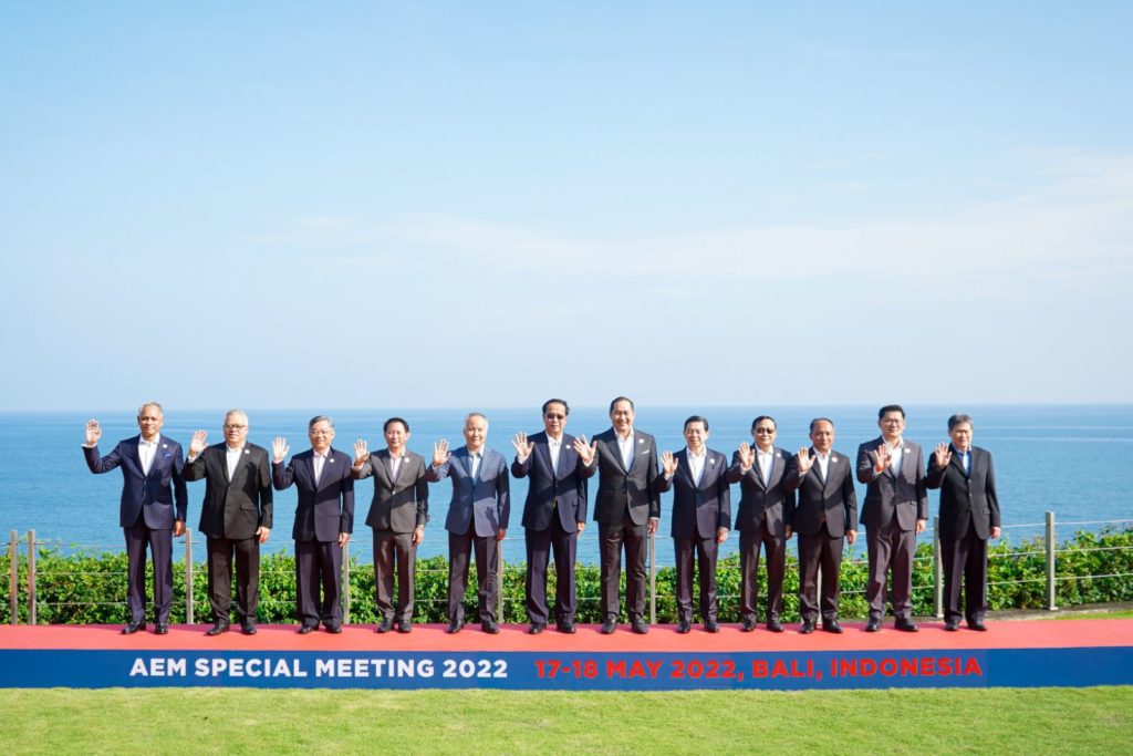 ASEAN Economic Ministers during the face-to-face special meeting, a first since COVID-19 lockdowns started two years ago