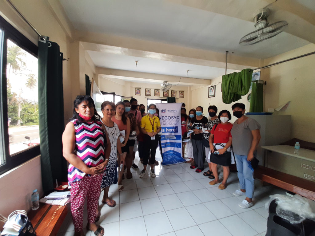 Negosyo Center Tiaong together with the potential LSP-NSB beneficiaries in Barangay Lumingon, Tiaong Quezon