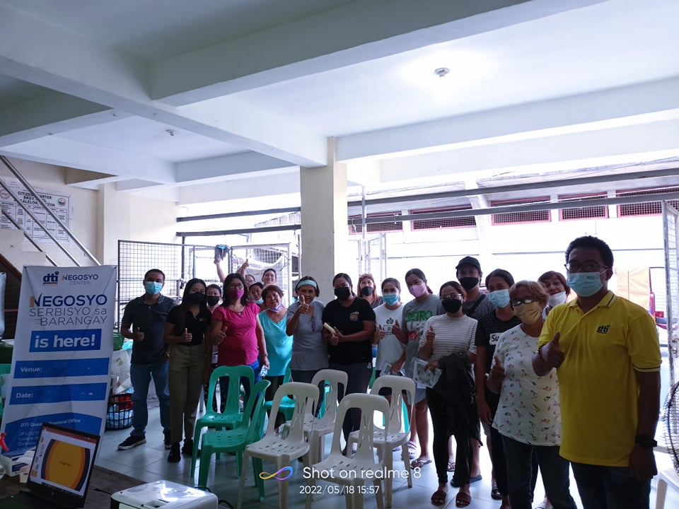 Group picture: Negosyo Center Macalelon together with the potential LSP-NSB beneficiaries in Barangay Rizal, Macalelon, Quezon