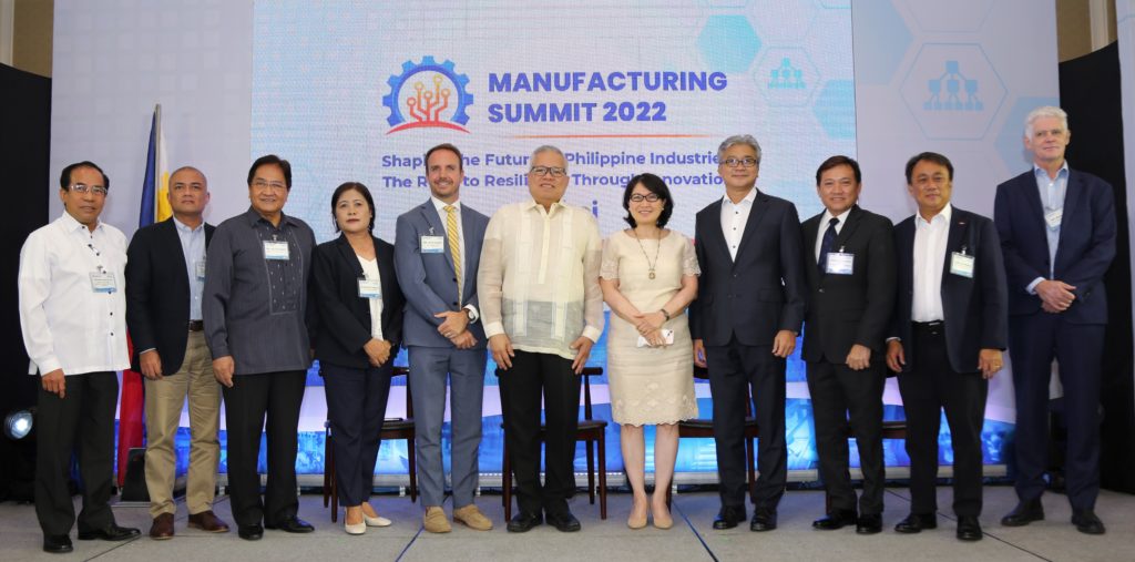 From left to right: DDG Teodoro Pascua of the IPOPHL, DG Joel Joseph Marciano of the Philippine Space Agency, Dr. Cielito Habito of the Ateneo School of Economics, Dr. Marites Tiongco of the De La Salle School of Economics, Mr. John Avrett of the U.S. Embassy in Manila, Outgoing Secretary Ramon Lopez, Undersecretary Rafaelita Aldaba, Former Trade Secretary Adrian Cristobal, Mr. Ferdinand Raquelsantos of EVAP, Mr. Roberto Batungbacal of Dow Chemical Phils., and Mr. Kelly Bird of the Asian Development Bank.