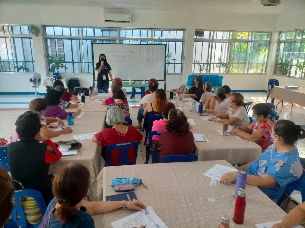 Cainta Negosyo Center Business Counselor, Ms. Jaymie Benito explaining the topics.