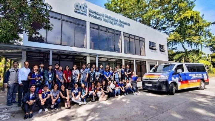 Participants of the BPSTL tour from various DTI offices/bureaus (left) and private and public sectors (right)