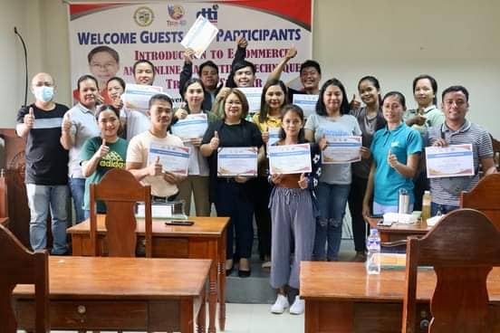 Group picture of the attendees of the 2-day training on Introduction to E-commerce and Online Marketing Techniques