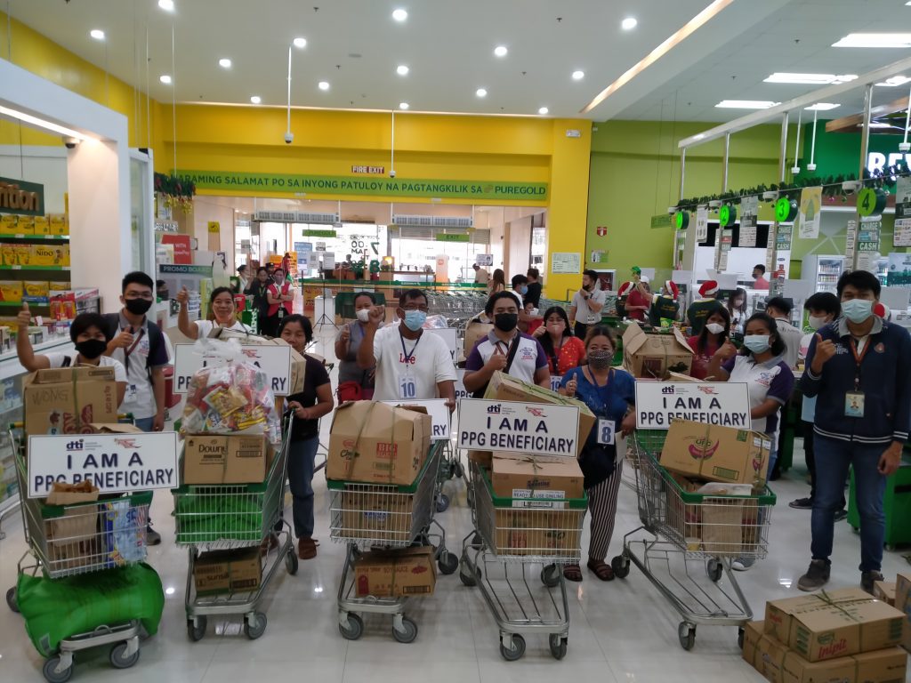 DTI Quezon together with some of the forty-four (44) eligible beneficiaries under the Pangkabuhayan sa Pagbangon at Ginhawa Program