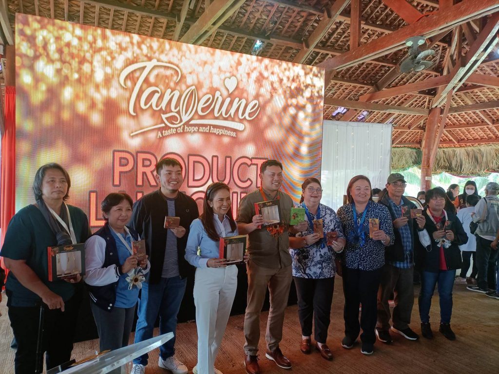 Senator Mark A. Villar, along with the Department of Trade and Industry (DTI) 4A Regional Director Marissa C. Argente, the DTI Quezon Provincial Director Julieta L. Tadiosa, Congressman Mike Tan, the 4th District Quezon Representative, the Department of Science and Technology (DOST) IVA Regional Director, Ms. Emelita P. Bagsit, the DOST Quezon Provincial Director Maria Esperanza E. Jawili, and the Department of Agriculture (DA) IVA Regional Director, Mr. Milo D. de los Reyes, witnessed the event.