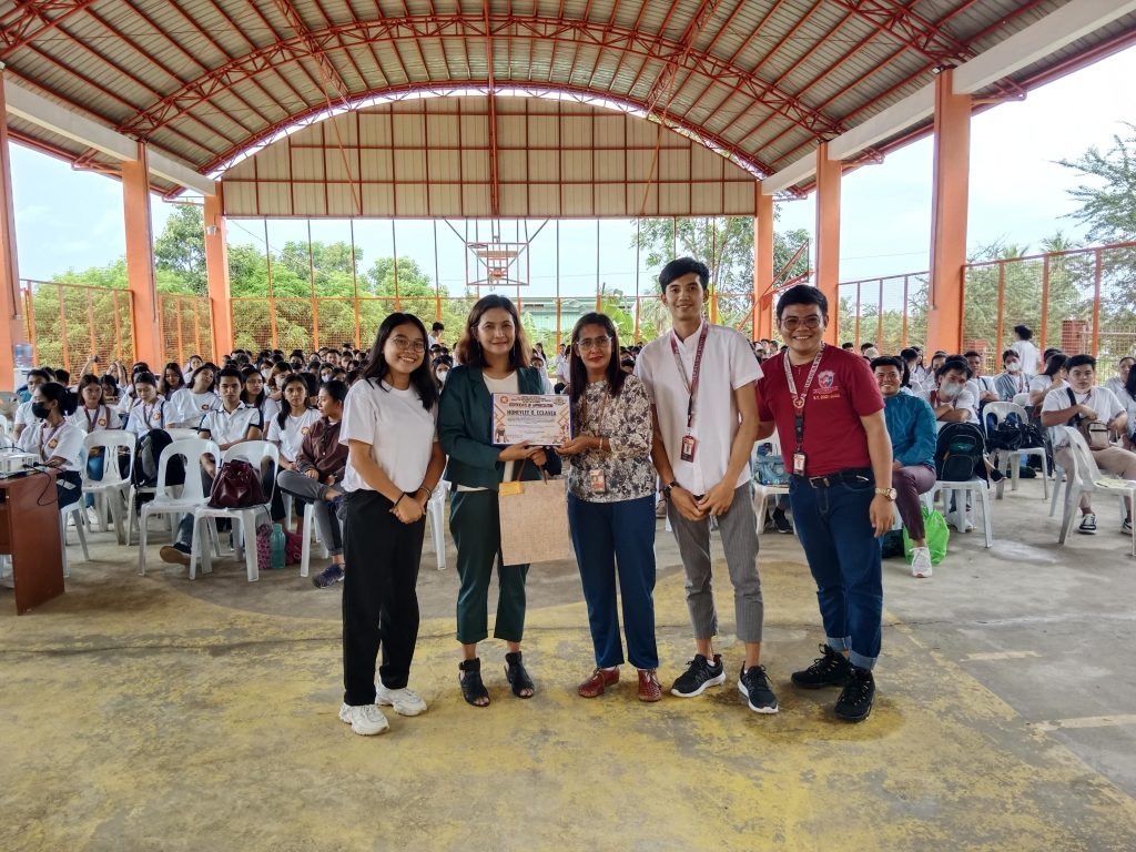 Ms. Honey Lee Eclavea, together with PUP Mulanay faculty and students.