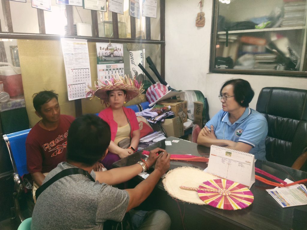 in photo: Negosyo Center Sariaya, represented by Senior Business Counselor Shayne B. Nocus, the Municipal Agriculture Office (MAO) OIC Ms. Marissa Pestañas, Sariaya Fiber Producers Association (SAFIPA) President Mr. Juan Espinosa, and Shangrao City Tian De He Industrial Co., Ltd., General Manager Mr. Zheng Xin Hua