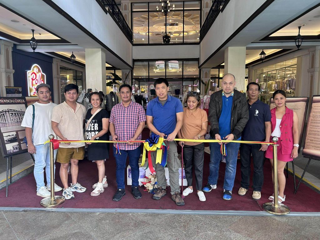 in photo: DTI Laguna OIC-Provincial Director Christian Ted Tungohan, together with Laguna MSMEs.