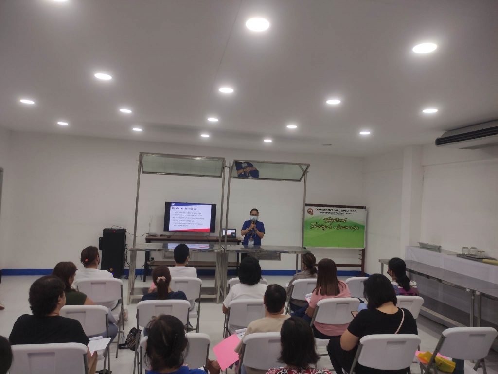 in photo: Negosyo Center Business Counsellor conducting the webinar to CLDD Cooperative Members.
