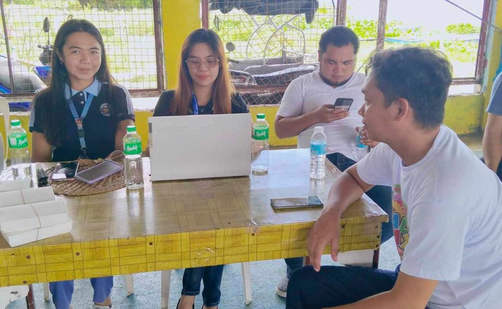 Negosyo Center Business Counselor Ara Elaine Suazo providing Business Consultancy and business information to potential entrepreneur.