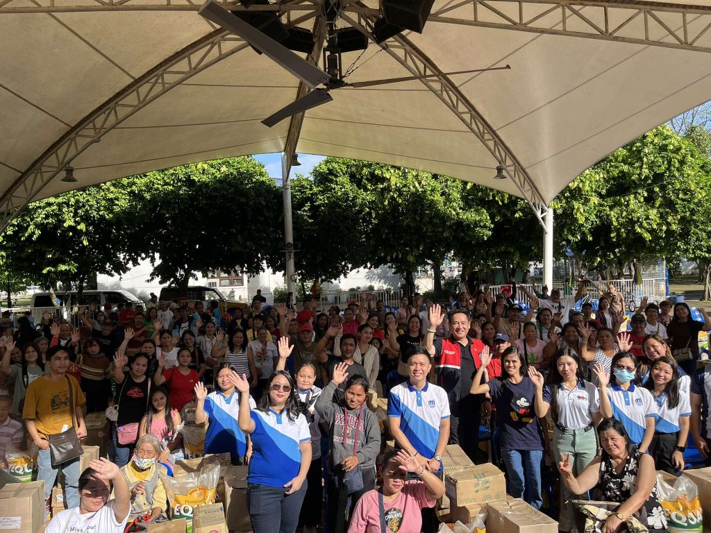 Secretary Dominic Tolentino of the Regional Operations Group with PD Christian Ted O. Tungohan, Provincial Director of the Department of Trade and Industry (DTI) – Laguna Provincial Office with 190 beneficiaries of Livelihood Assistance Packages