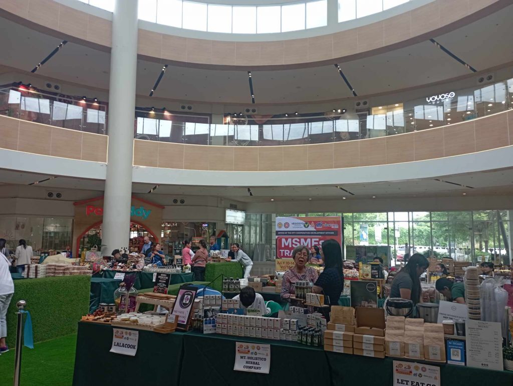 07292024_DTI-Laguna Conducts the Rollout of Sari-Sar Store Advancement Program in Santa Rosa City (2)