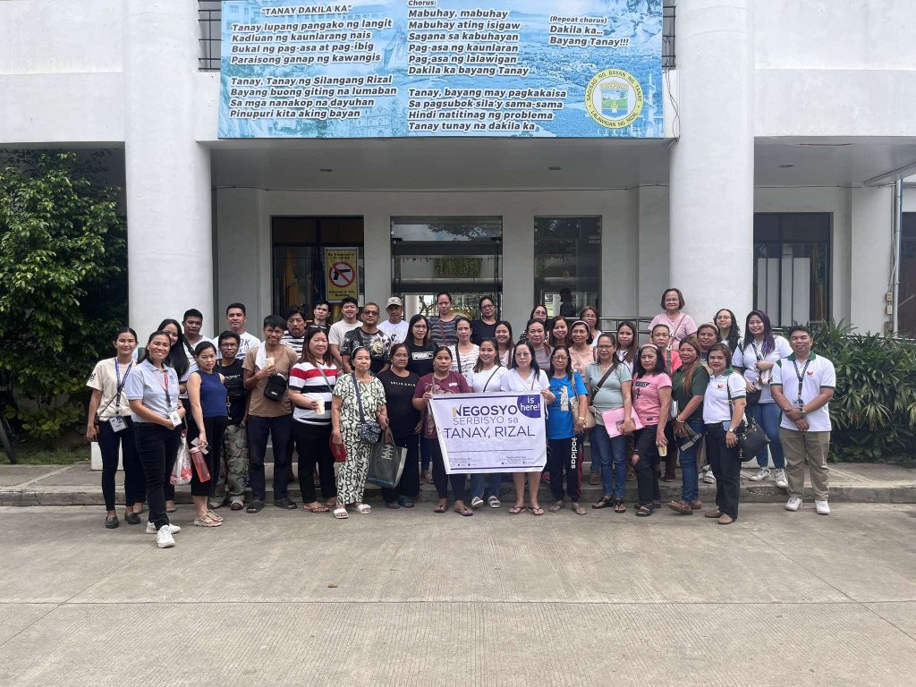 Group photo of participants and organizers in front of the Tanay Municipal Hall during the 'Negosyo Serbisyo sa Tanay, Rizal' event, showcasing community engagement and entrepreneurial support.