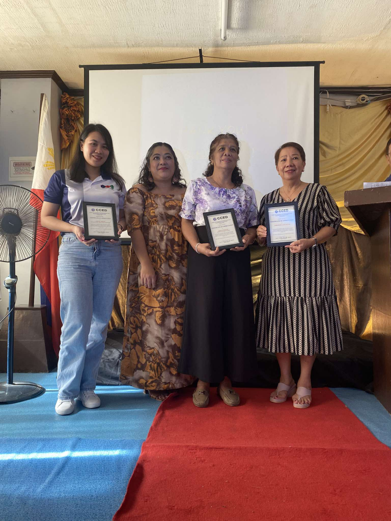 Provincial Director Cleotilde Duran awarded the certificate of appreciation to the resource speakers of the seminar.
