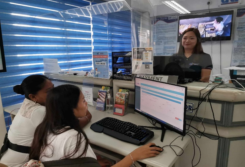 Two women registering at the BMBE website with a service representative.