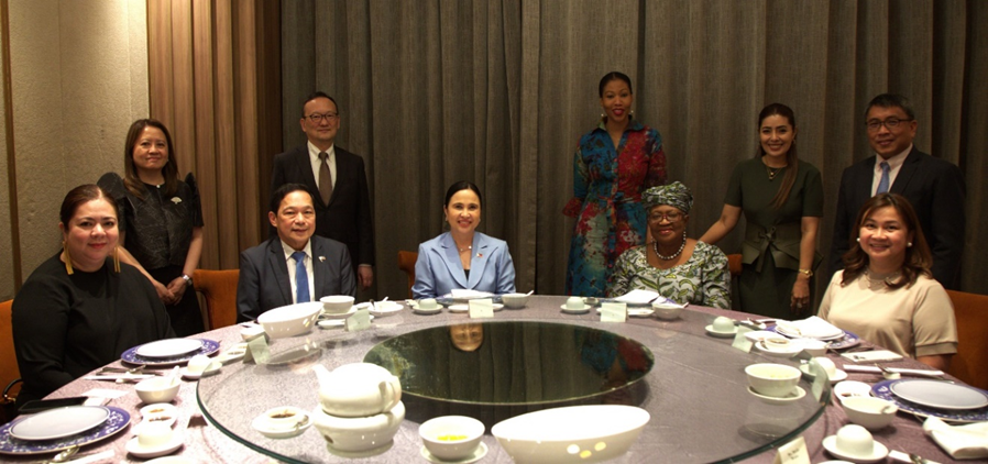 Department of Trade and Industry (DTI) Secretary Cristina A. Roque, World Trade Organization (WTO) Director-General Dr. Ngozi Okonjo-Iweala, DTI International Trade Group Undersecretary Allan Gepty, and other Filipino entrepreneurs