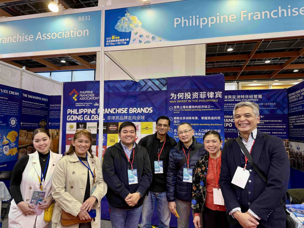 PTIC-Taipei Director for Commercial Affairs Anthony Rivera (leftmost) with Foreign Trade Service Officer Jeremiah Reyes (third from left) and Philippine Franchise Association booth visitors.