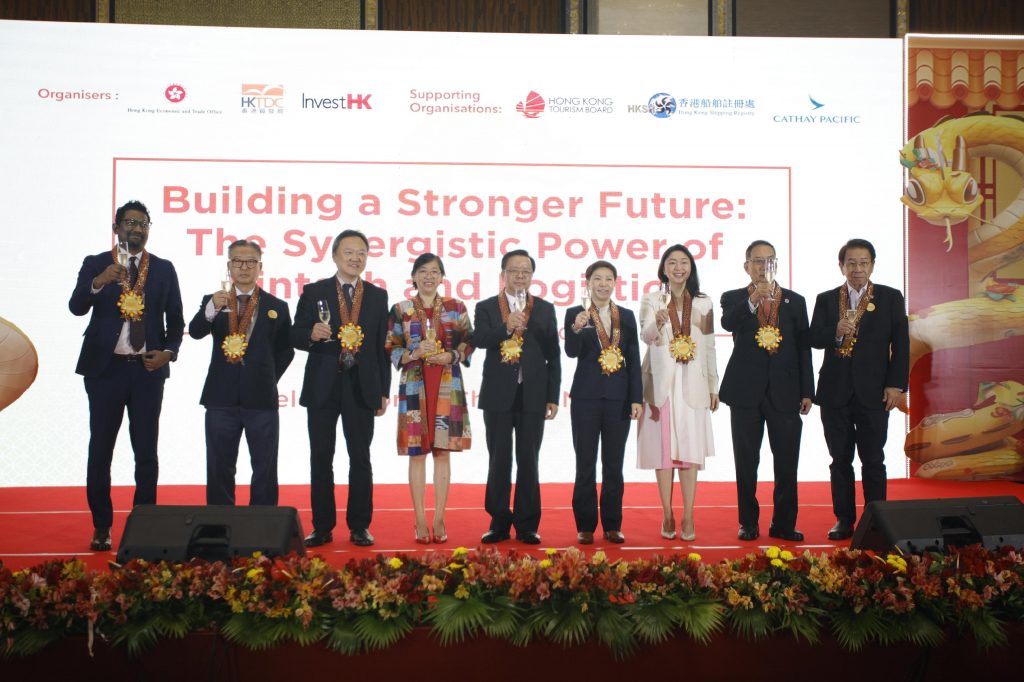 The group photo of the officials of the Philippines, Hong Kong and China taken during the event. Photo shows (3rd left to 3rd right) the Regional Director of South East Asia and South Asia of the Hong Kong Trade Development Council, Mr Ronald Ho; Department of Trade and Industry of the Philippines Undersecretary Mary Jean Pacheco; the Chinese Ambassador to the Philippines, Mr. Huang Xilian; the Director-General of the HKETO Jakarta, Miss Libera Cheng; the Mayor of Taguig, Ms. Maria Laarni Lopez Cayetano. (Photo credit: The Government Information Centre, Hong Kong SAR)
