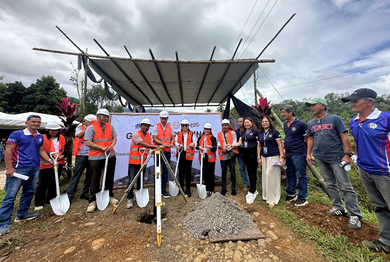 Gingog LGU Mayor Erick Cañosa; DILG-Northern Mindanao, led by Assistant Regional Director Yvette Tolentino-Sunga; DTI Misamis Oriental, led by PD Abear; the DTI-Northern Mindanao Regional Office; and the project beneficiaries during the groundbreaking ceremony of the construction of the farm-to-market road in Barangay Bal-ason.
