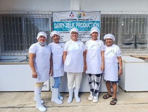 Members of the cooperative KAPANIG posing for a photo