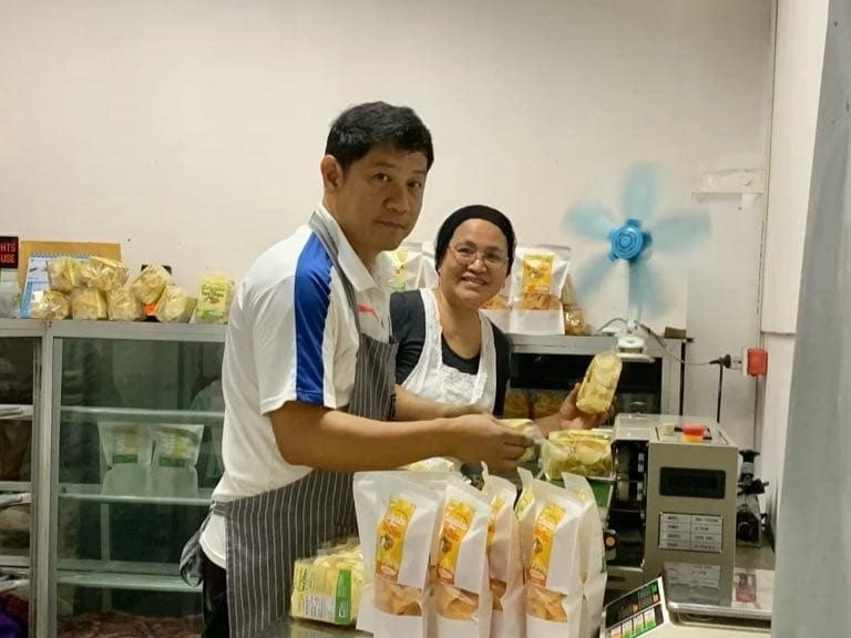 Noel and Myrna Hilario, the founders of Storehouse Food Products, are shown working in their facility in Opol, Misamis Oriental, Philippines. They are packaging their LUTYAKO Taro Chips, the flagship product that grew their business from previous setbacks.
