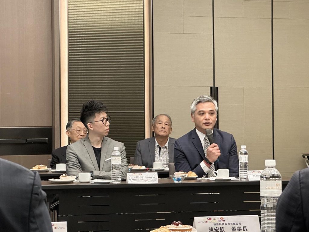 Philippine Trade and Investment Center Taipei (PTIC-Taipei) Trade Representative and Director for Commercial Affairs Anthony Rivera (left) during the roundtable discussion.